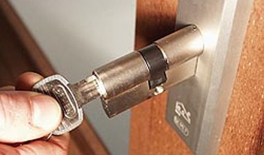 Vers geplaatst slot in een woning in het Geuldal
